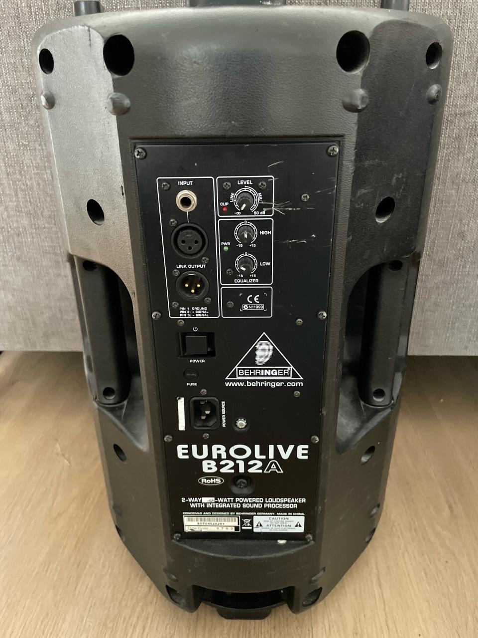 Set van 2 Behringer Eurolive B212A Actieve Speakers – 400W