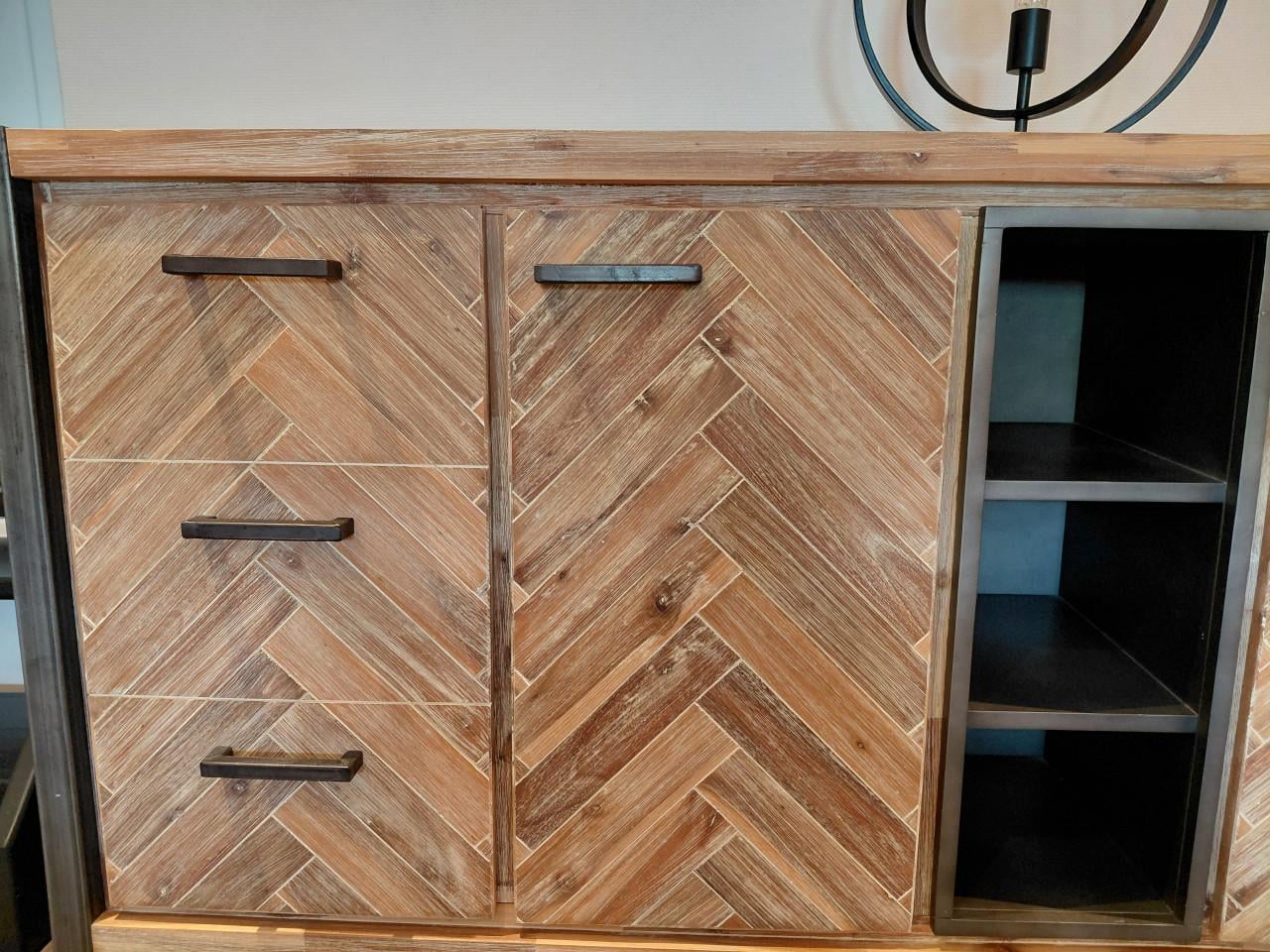 Dressoir, zo goed als nieuw!