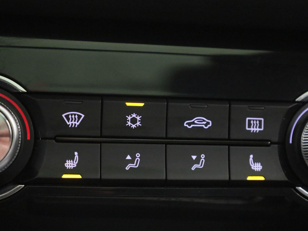 MG Zs-ev luxury 45 kwh automaat | panoramadak | leder | navigatie | airco |