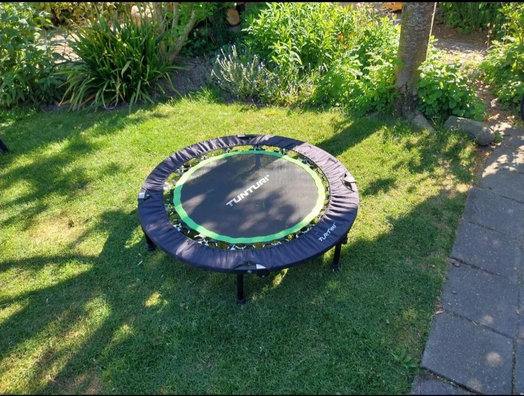 Fitness trampoline