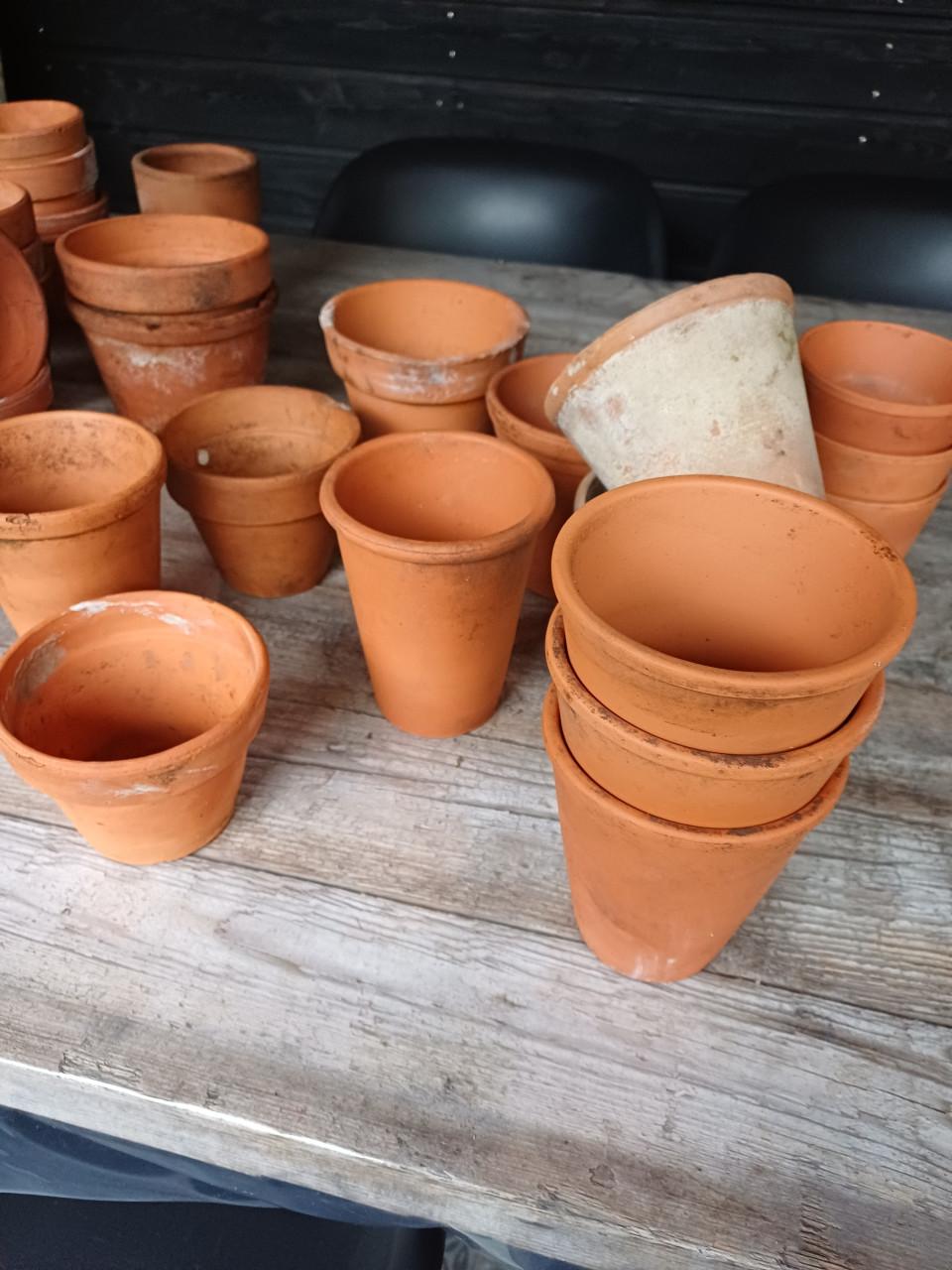 Terracotta potjes