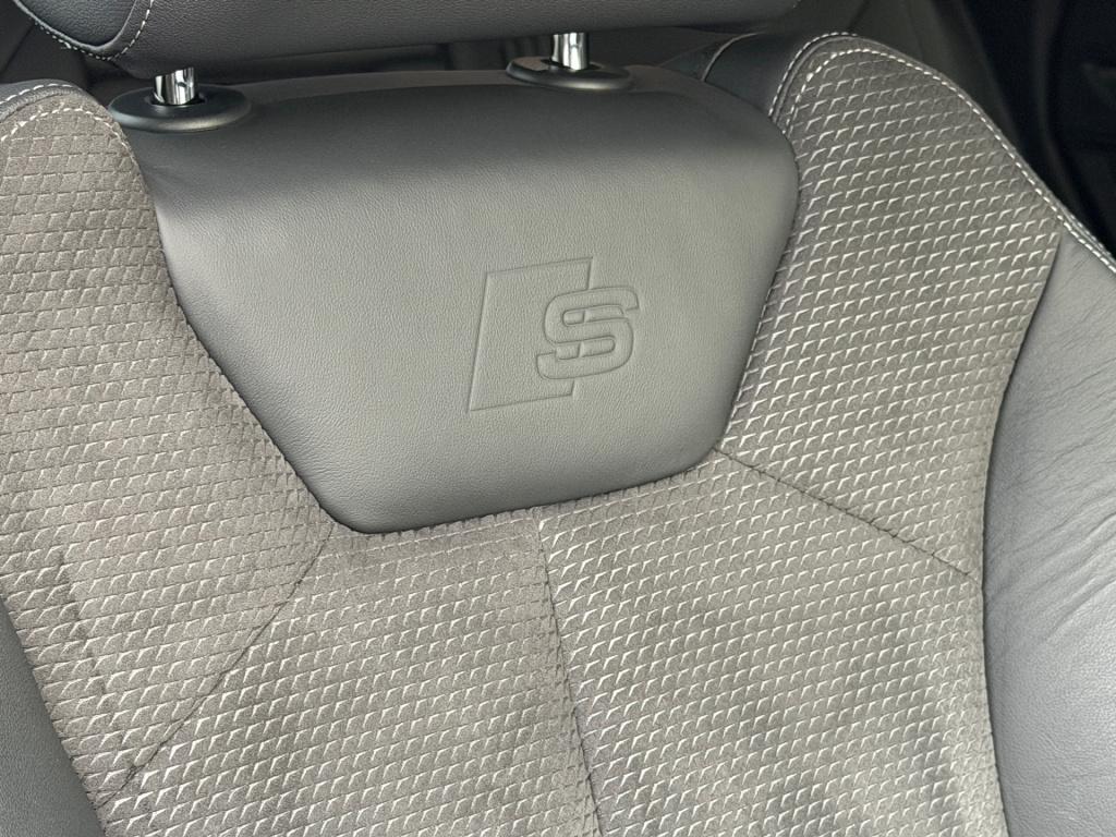 Audi Q3 sportback 35 tfsi 150pk s-tronic s-line | standkachel | black style