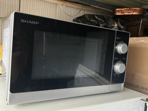 SHARP zilveren solo Magnetron zeer handig en eenvoudig te gebruiken