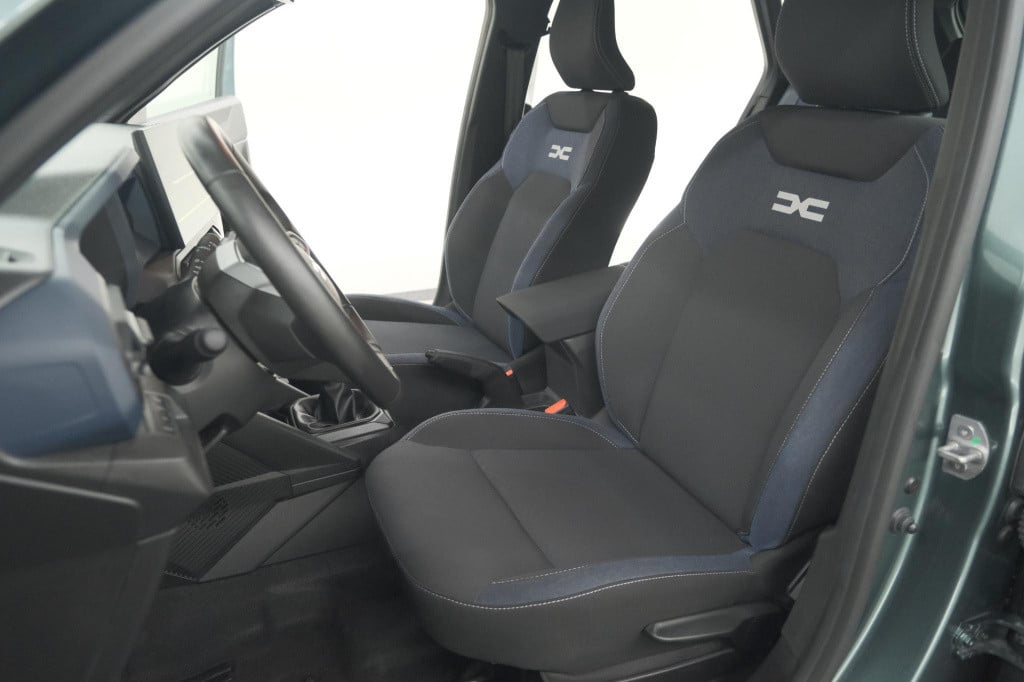 Dacia Duster mild hybrid 130 expression | camera | stoelverwarming | apple 