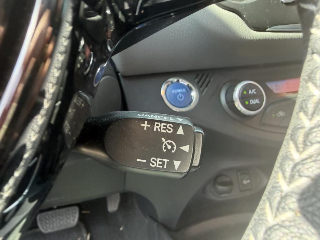 Toyota Yaris 1.5 hybrid dynamic | navi | climate | camera!