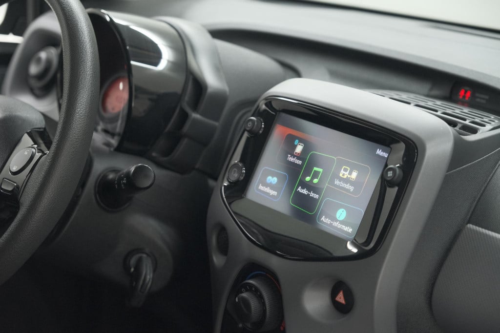 Peugeot 108 1.0 e-vti active | apple carplay | bluetooth | elektrische rame