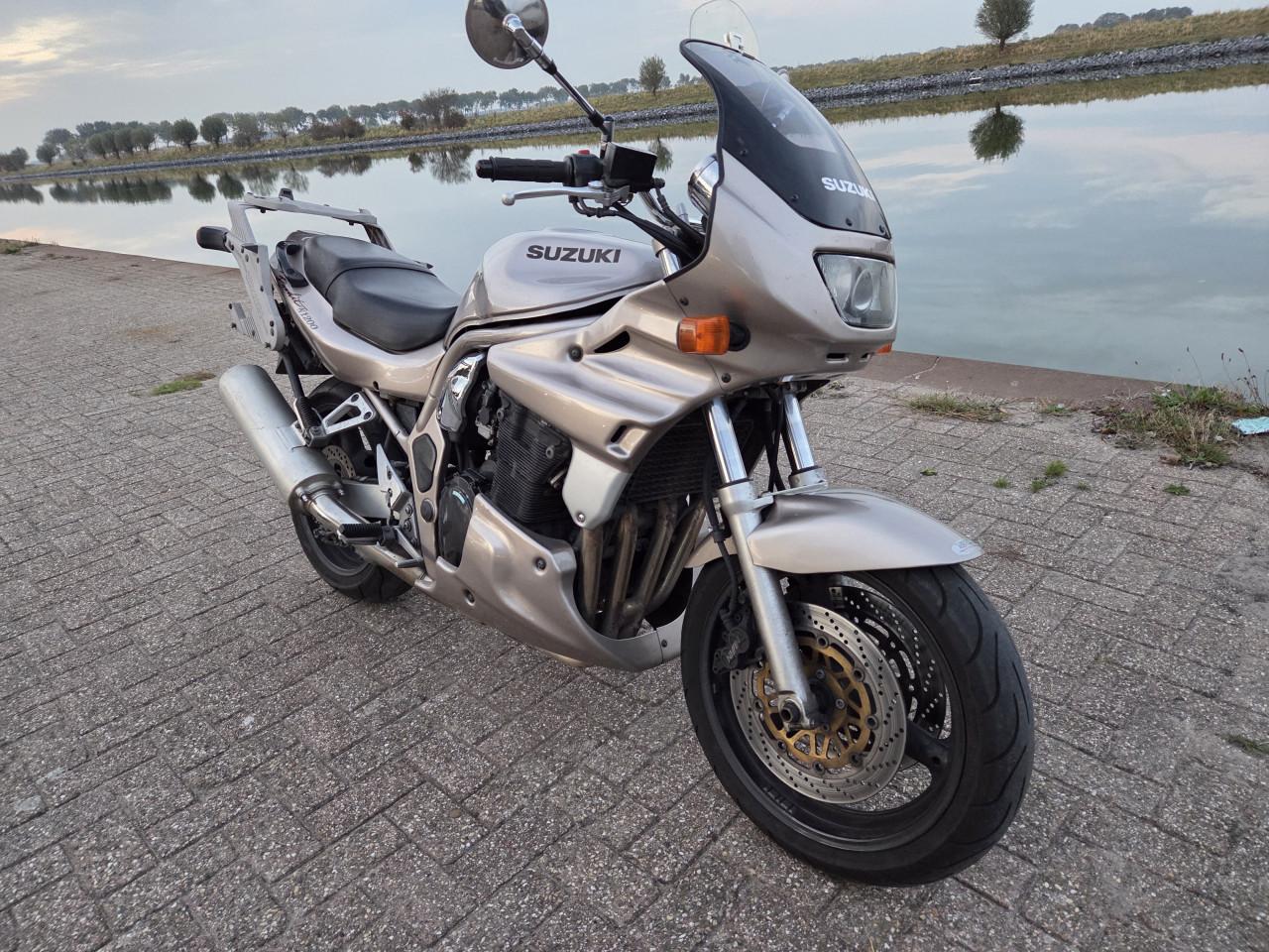 Suzuki GSF1200 Bandit met 3 delig kofferset