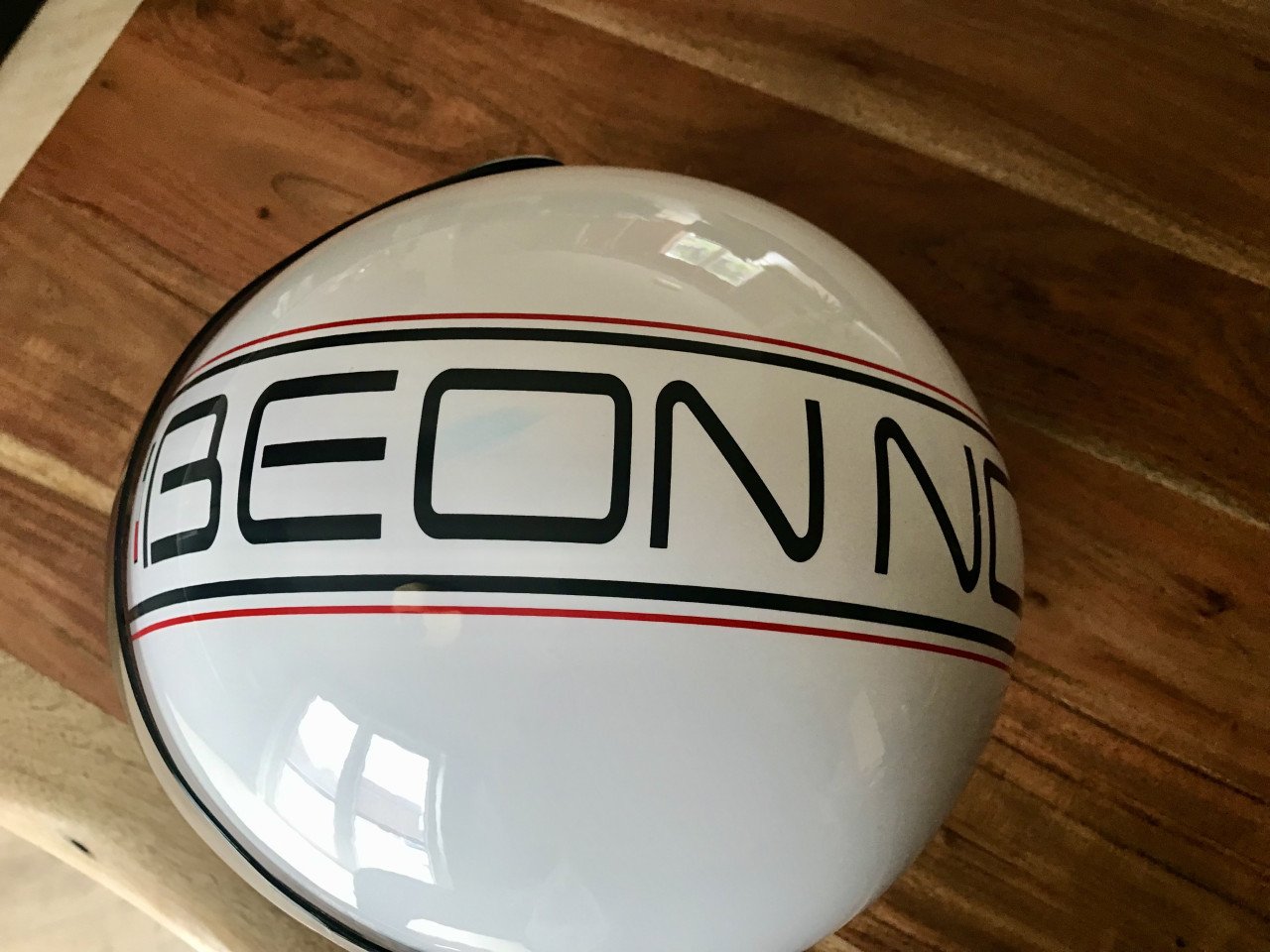 Helm voor scooter, brommer merk Beon  maat L 59