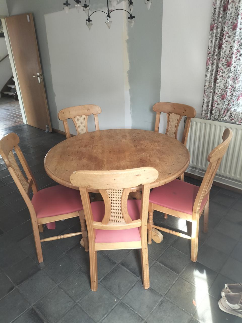 Eettafel rond met 5 stoelen