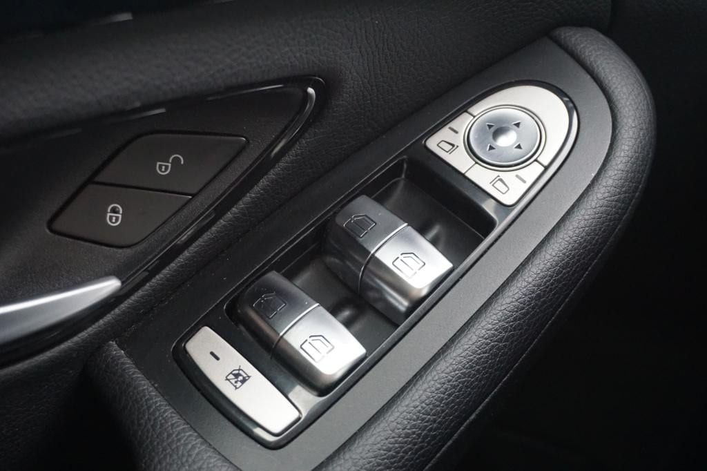 Mercedes-Benz C-Klasse 180 ambition amg line climate / navi / cruise / pdc 