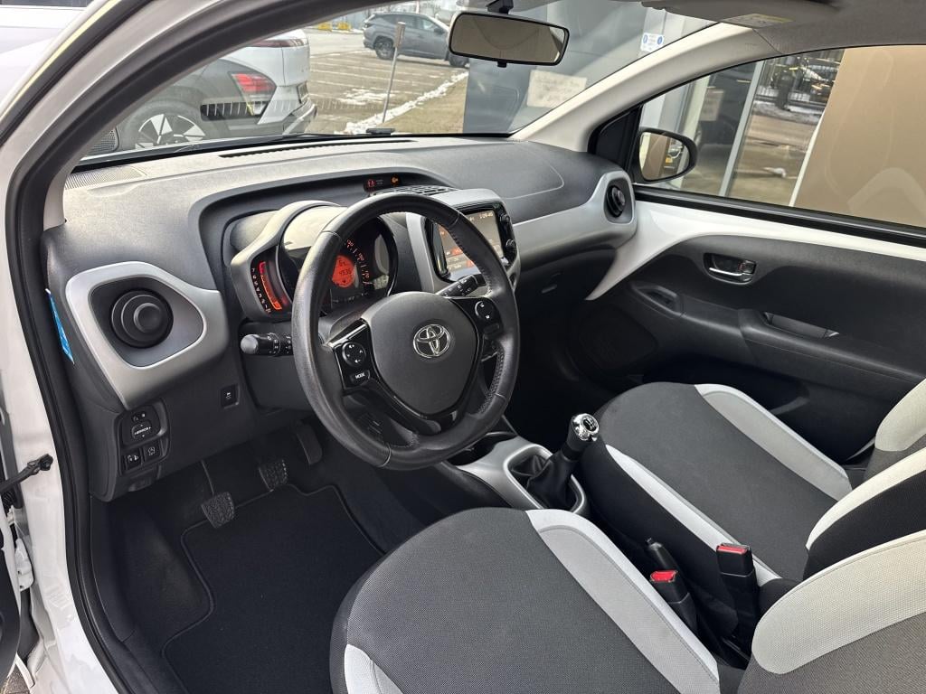 Toyota Aygo 1.0 vvt-i x-play | 1ste eigenaar | navi | apple carplay | achte