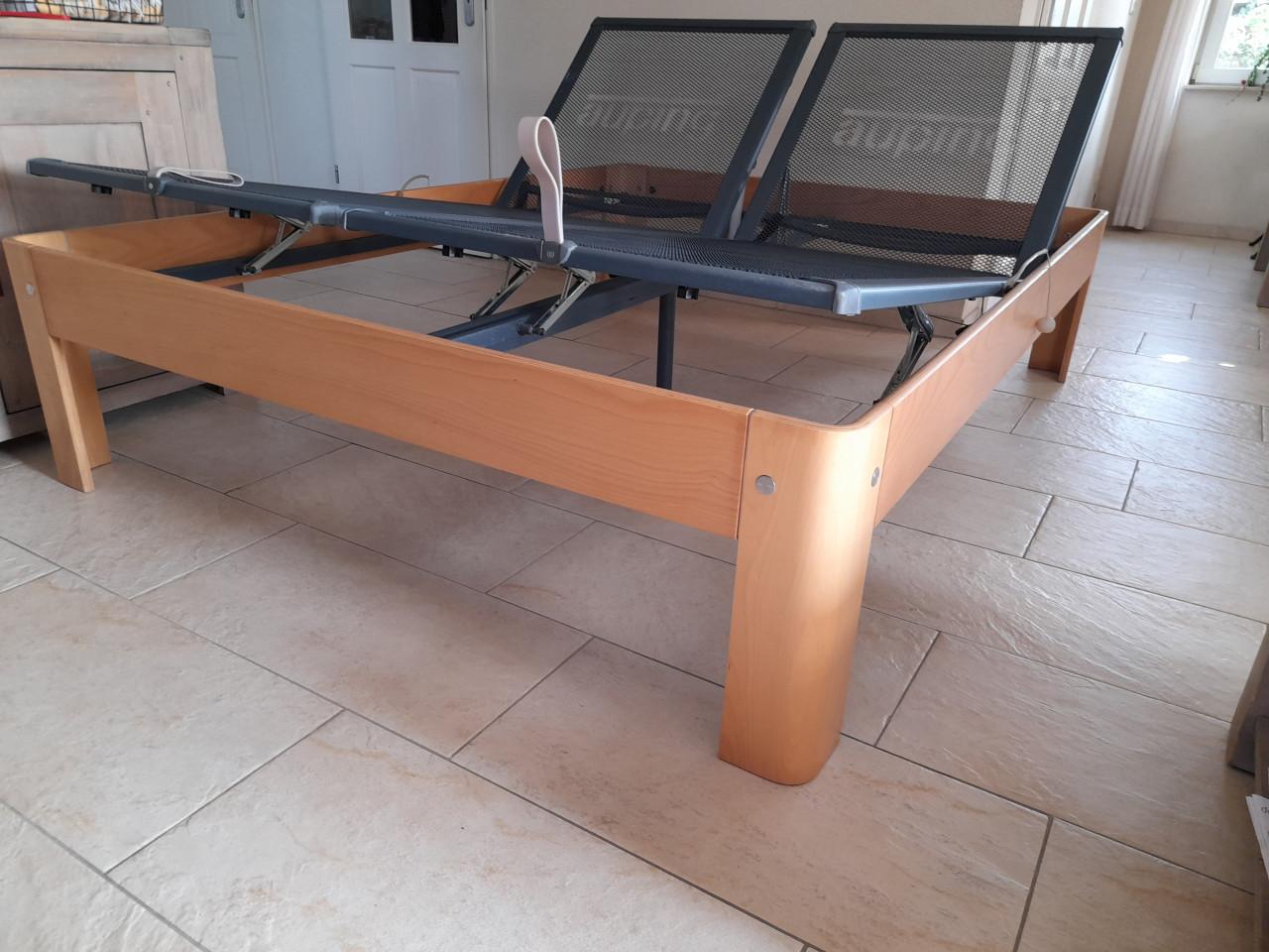 Auping bed  160 x 210 ( in goede staat )