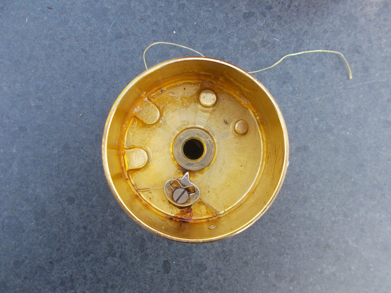 DAIWA GOLD GS9 reservespoel gevuld met gevlochten lijn
