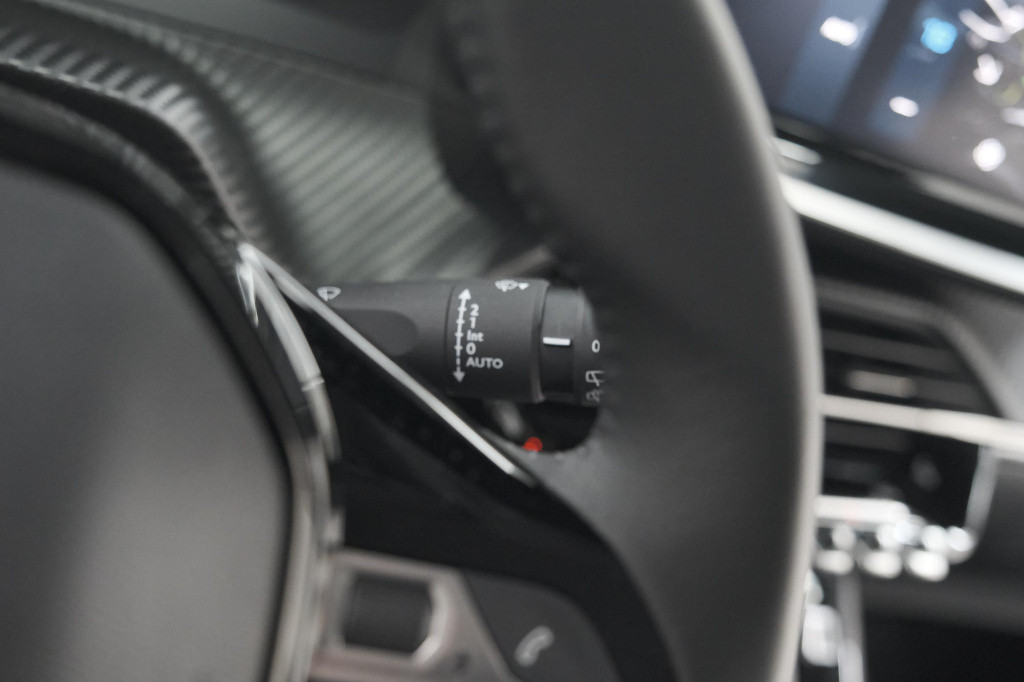 Peugeot 208 puretech 100 allure | 360 camera | dodehoekdetectie | navigatie