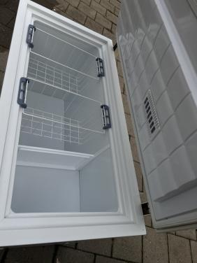 Als nieuwe vrieskist / vriezer 273 liter 125x85x65 cm.