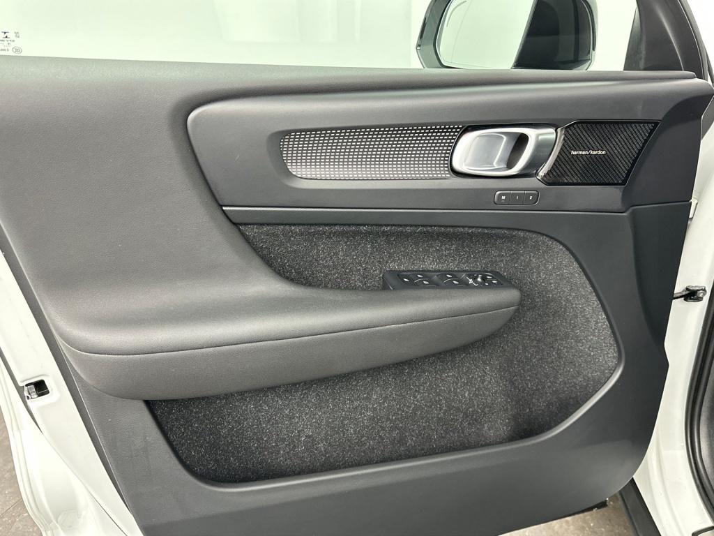 Volvo XC40 1.5 t3 r-design | 360 | electr. stoelen | harman kardon | parkee