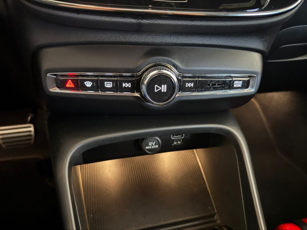Volvo XC40 1.5 t5 twin engine r-design