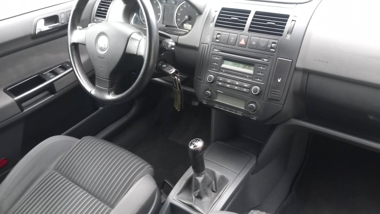 Volkswagen POLO 1.4 16v fsi Trendline 5drs bj:2005 airco 135.000km !!!