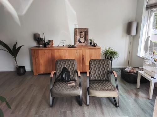 2 stoelen