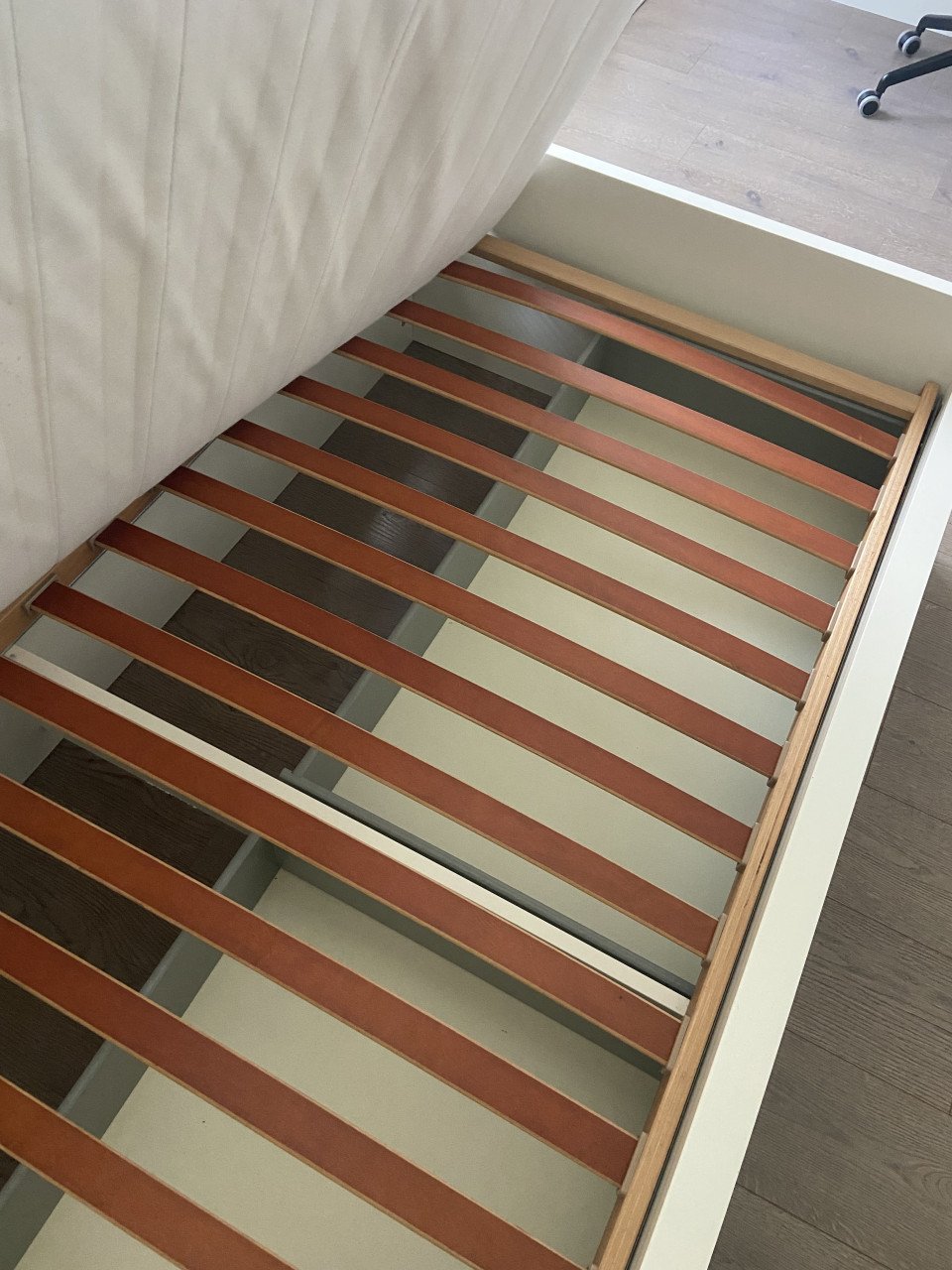 1-pers. bed met grote lades en zit-stand