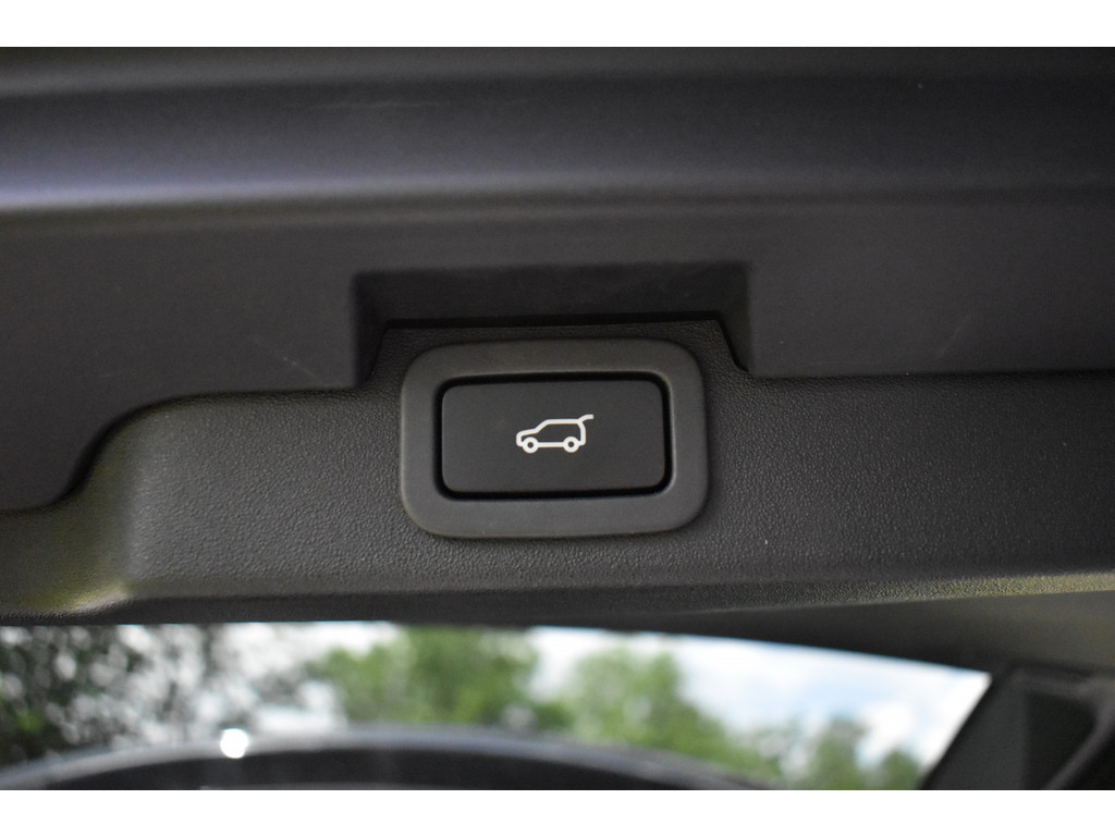 Land Rover Discovery 3.0 td6 hse € 49.950 excl btw