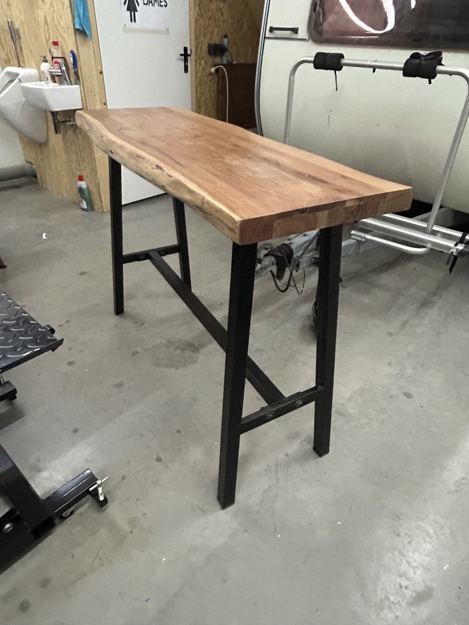 Bartafel-side table