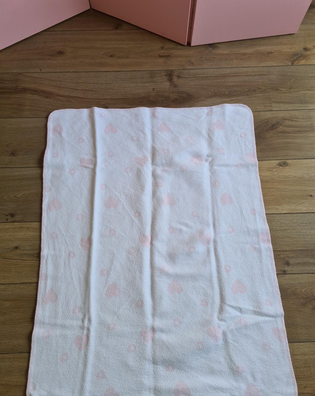 Roze / witte katoenen hartjes deken van Prenatal 90X70 cm