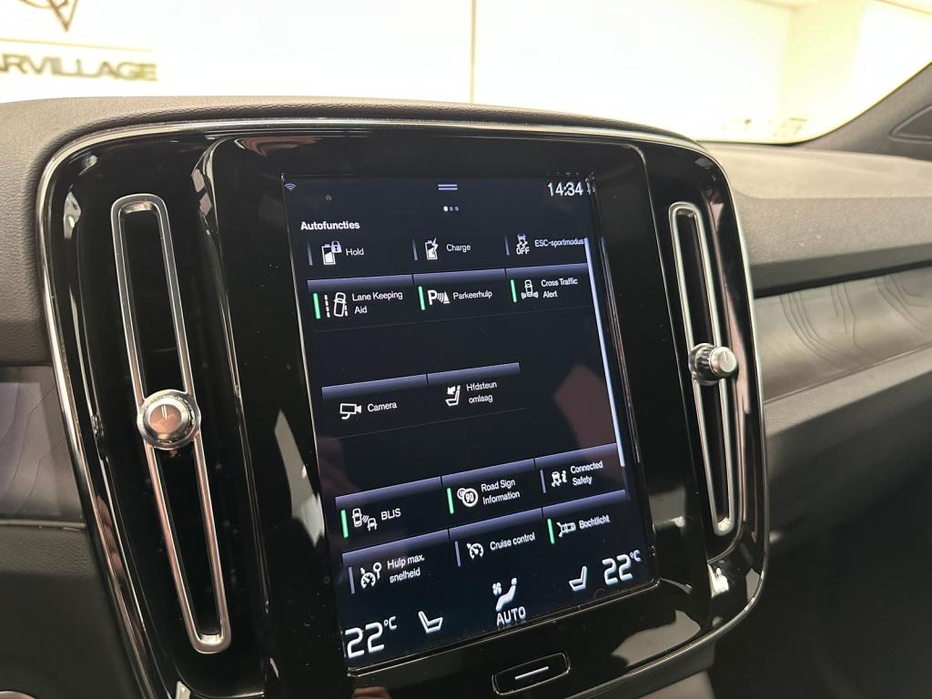 Volvo XC40 1.5 t4 plug-in hybrid ultimate dark | trekhaak | panoramadak | h