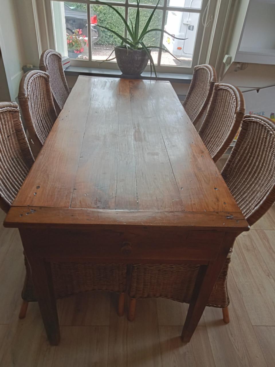 Antieke tafel