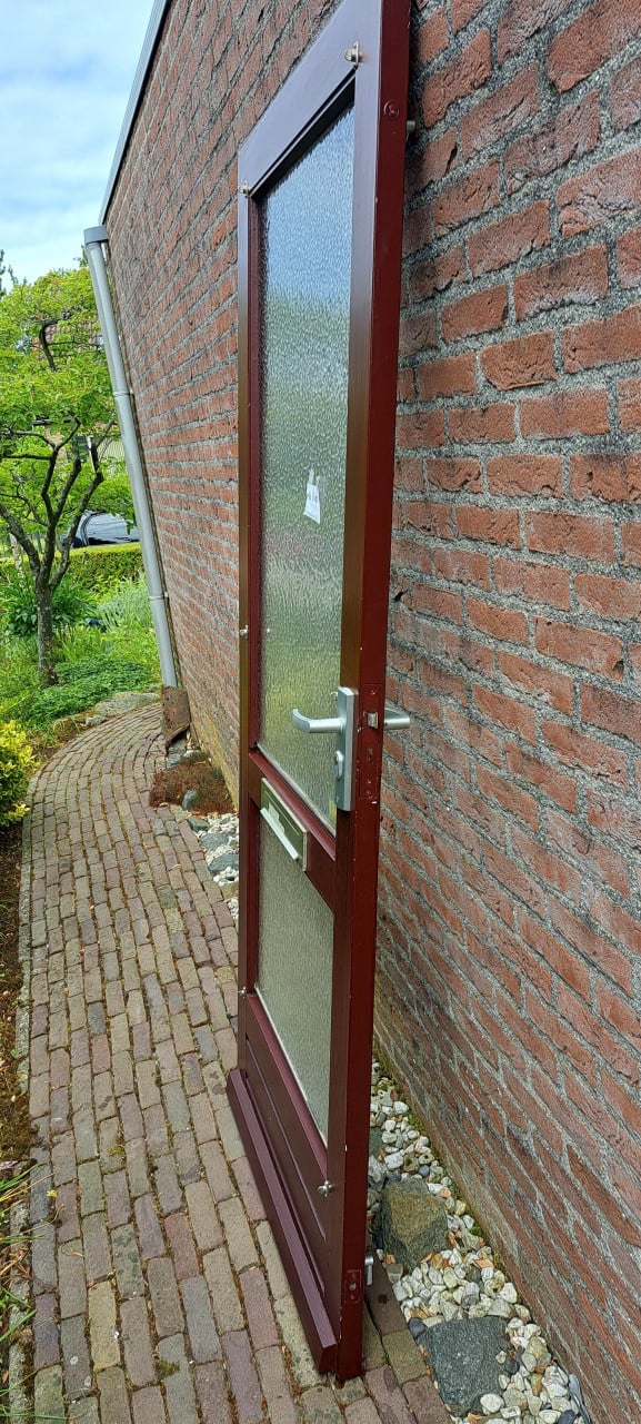 Buitendeur compleet met hang en sluitwerk