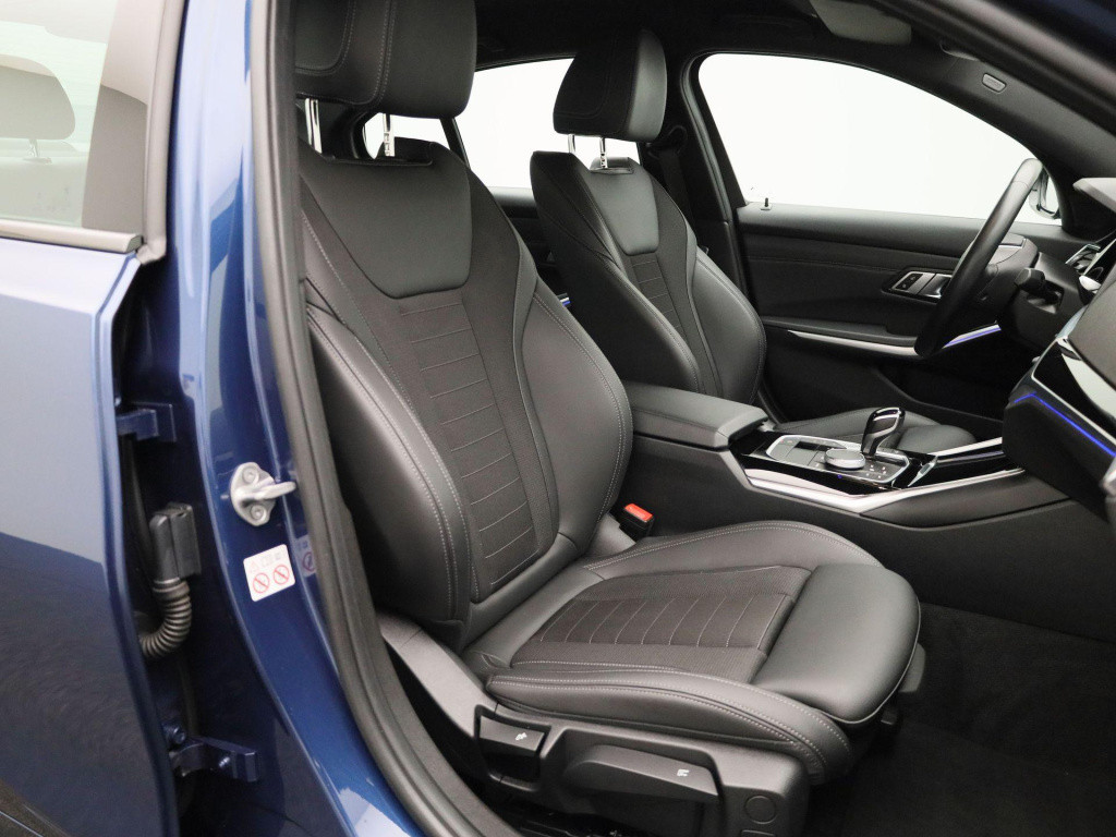 BMW 3-serie 318i business edition | automaat | lmv | half leder | virtual c