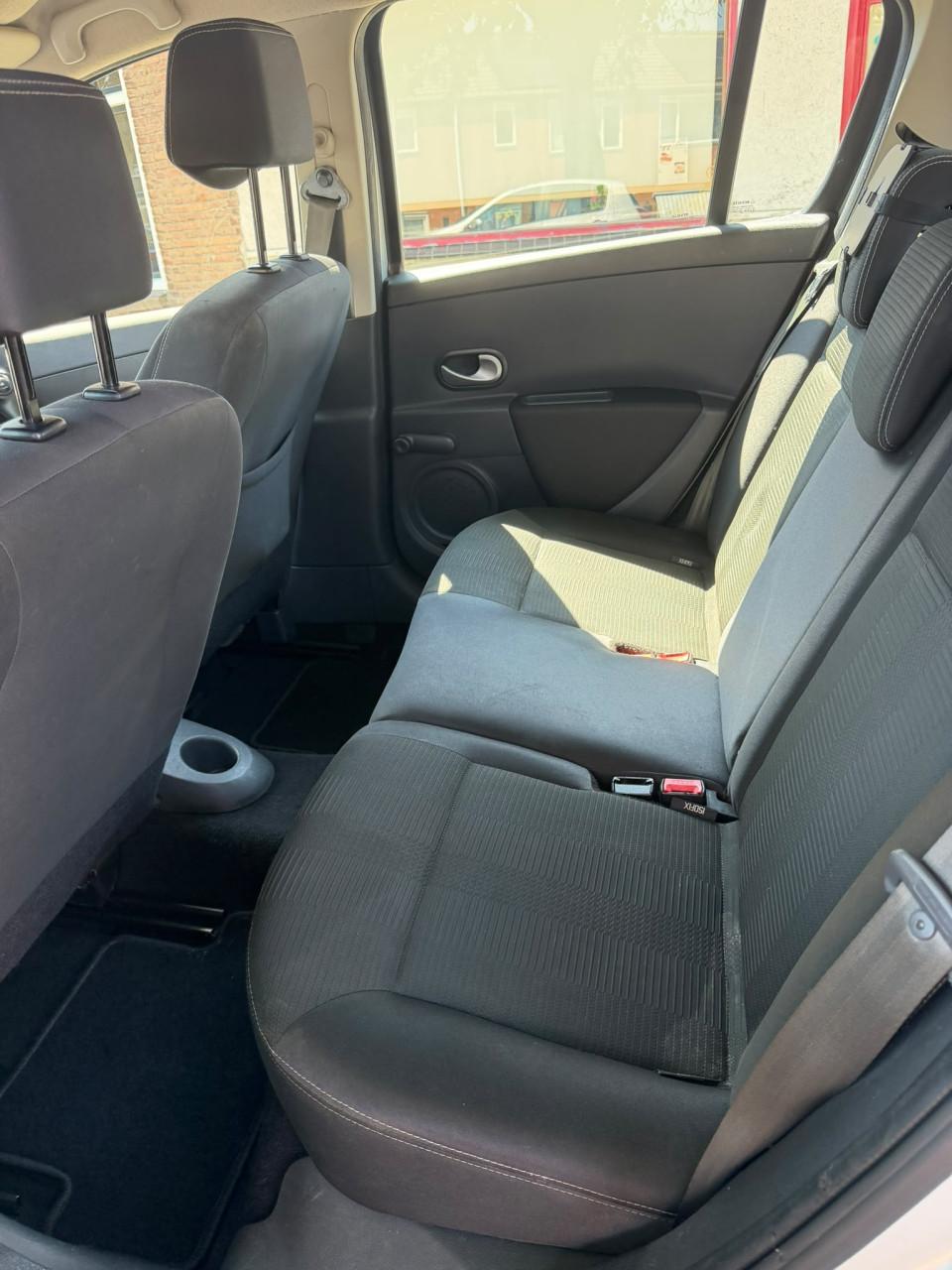 Te koop renault clio 12 zeer zuining auto
