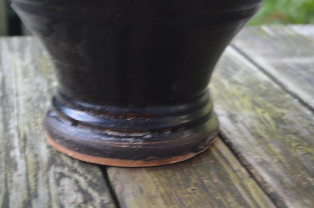 Terracotta offerpot met decoratie v/e konijn. China vroeg 20e eeuw.