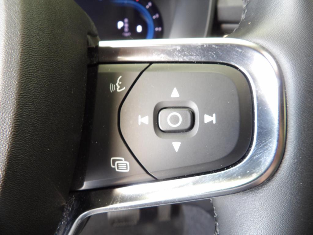 Volvo XC40 b3 163pk mild hybrid aut plus dark