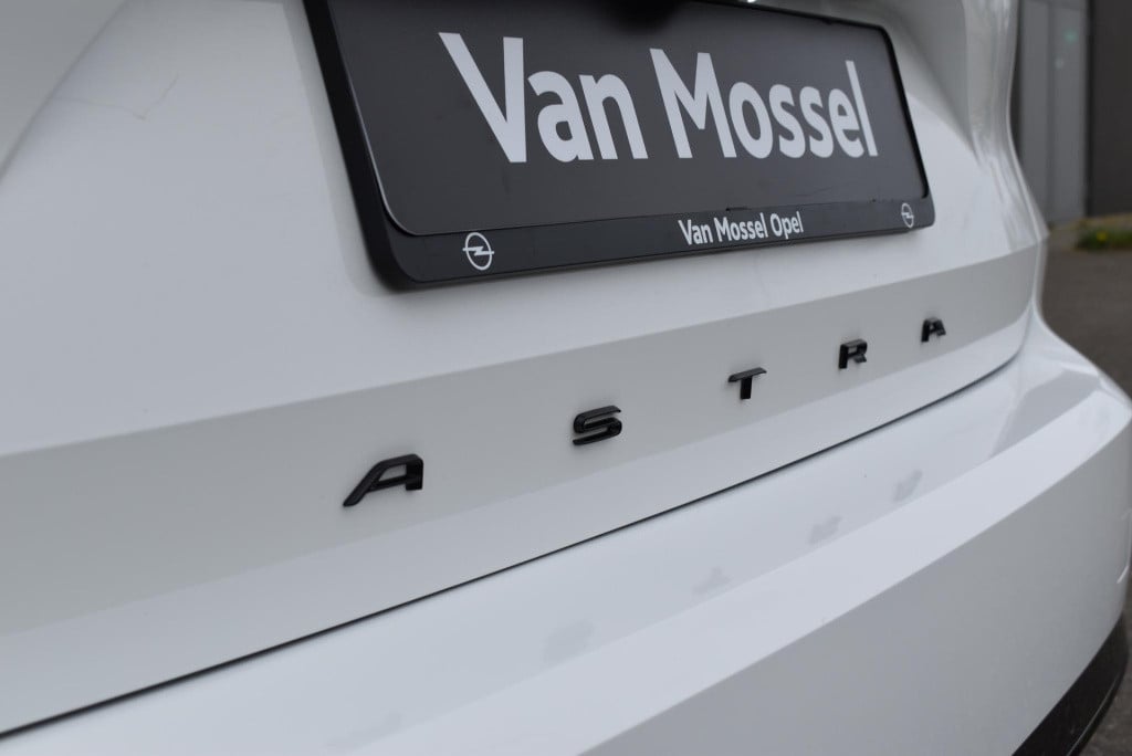 Opel Astra sports tourer 1.2 gs line automaat || € 8000,- van mossel voorra