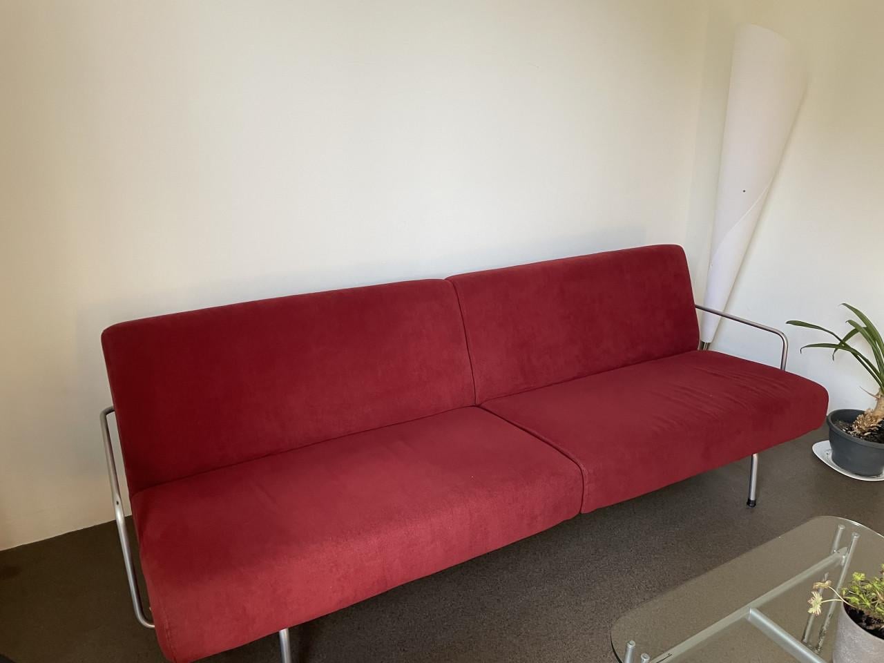 Mooi rood velours bankje