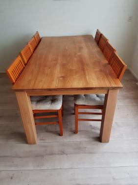 Eettafel + 8 stoelen