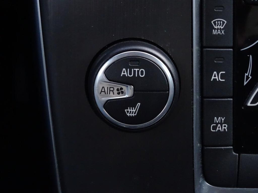 Volvo V40 1.6 t2 momentum | stoelverwarming | navi | bluetooth