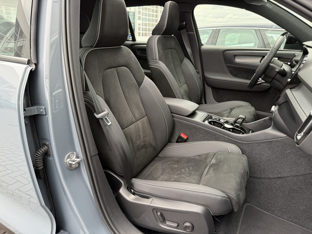 Volvo XC40 b3 163pk ultimate dark| adap.cruise| panodak| camera| elek.stoel