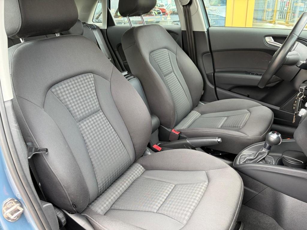 Audi A1 Sportback 1.4 tfsi connect | s-line | automaat