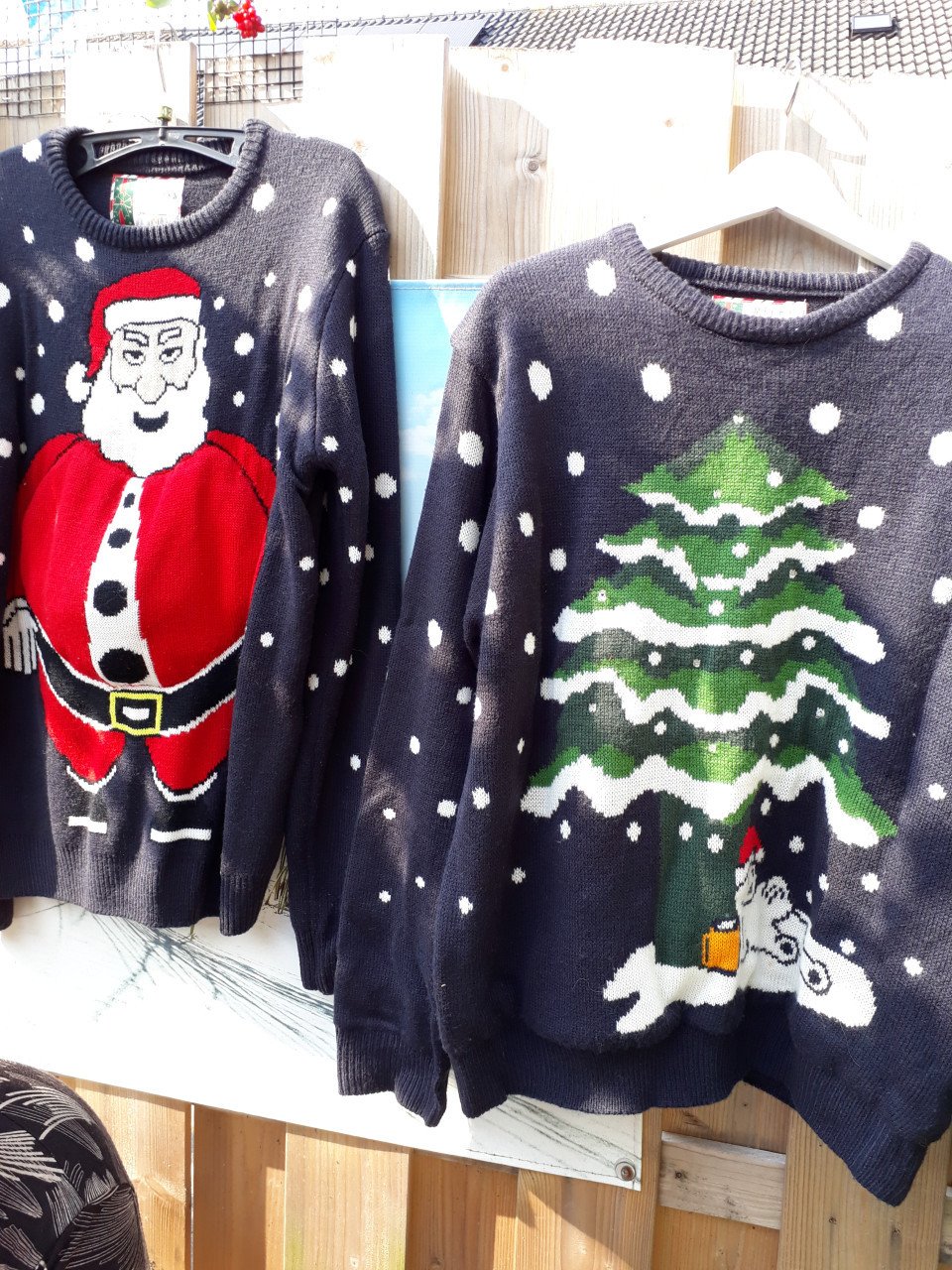 We staan weer met ons kerstkraam vol met leuke spullen op XXL snuffelmarkt