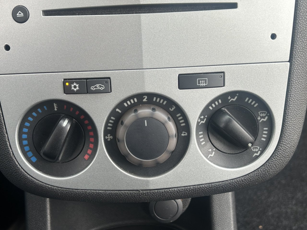 Opel Corsa 1.4.    BJ 2009.