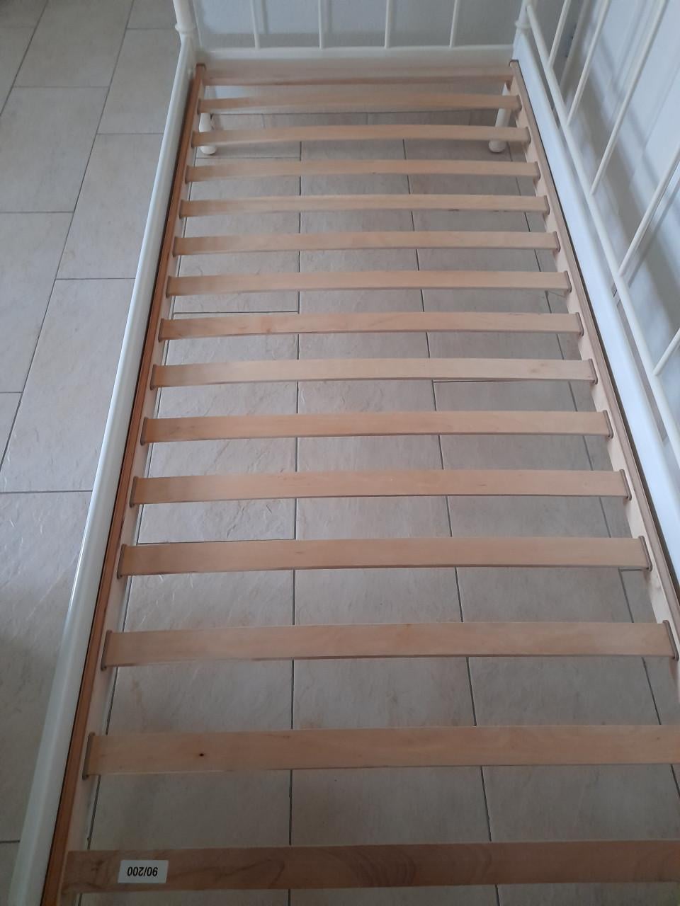 Metalen 1 persoons bed 90 x 200 (in goede staat )