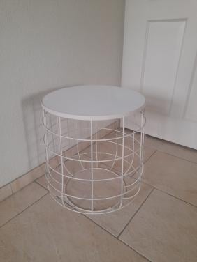 Leuk bijzet tafeltje (in goede nette staat )46H x 40doorsnede