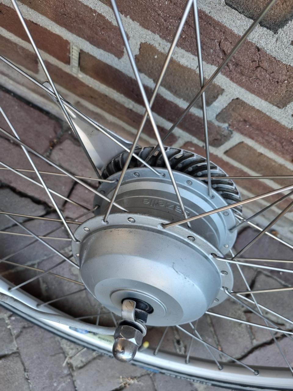Voorwielmotor Gazelle Innergy met goede Schwalbe band