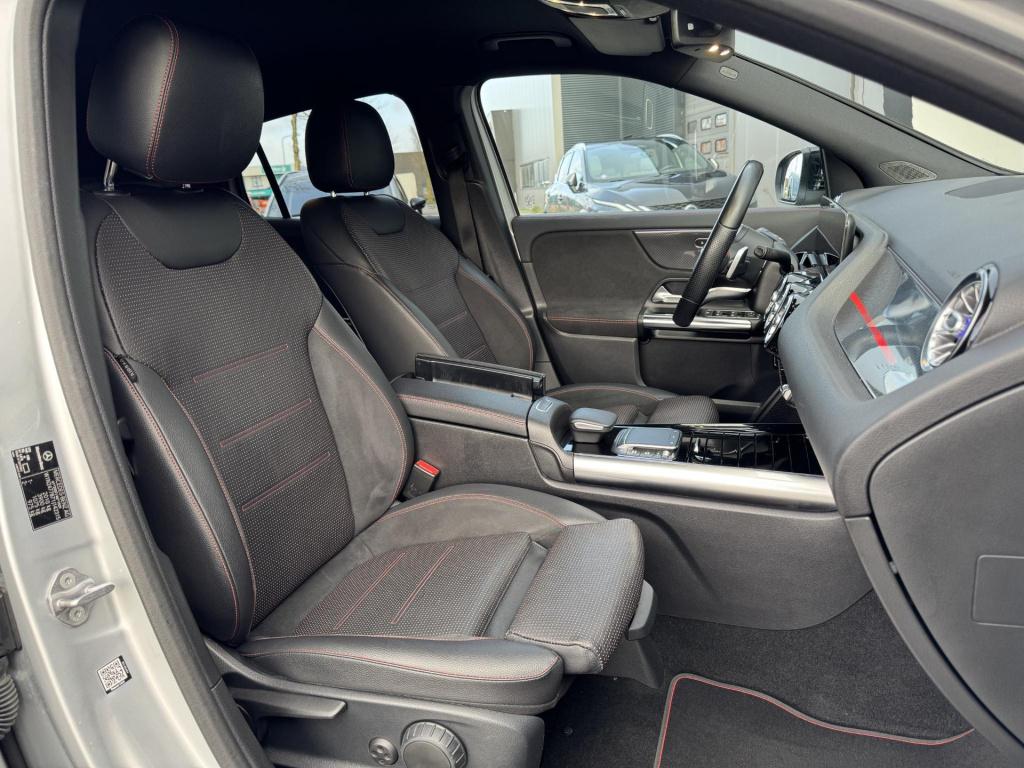 Mercedes-Benz Gla-klasse 200 amg line edition incl. trekhaak afneembaar!