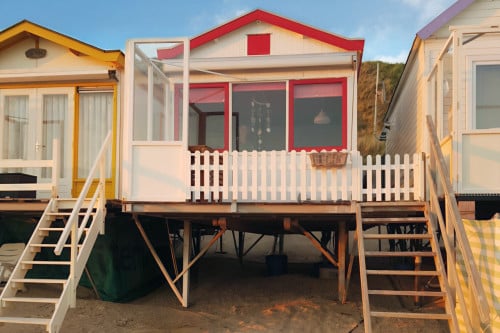 Slaap strandhuisje te huur.