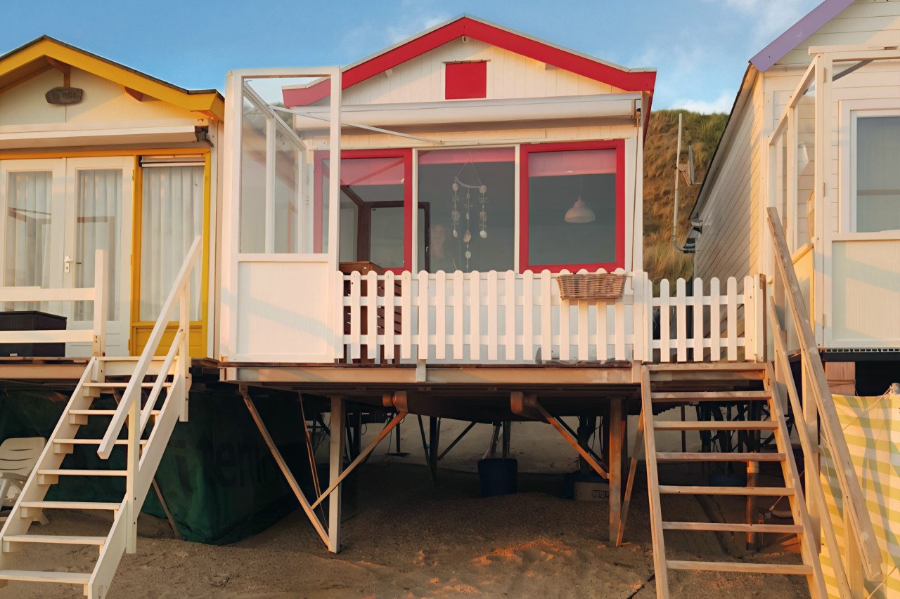Slaap strandhuisje te huur.