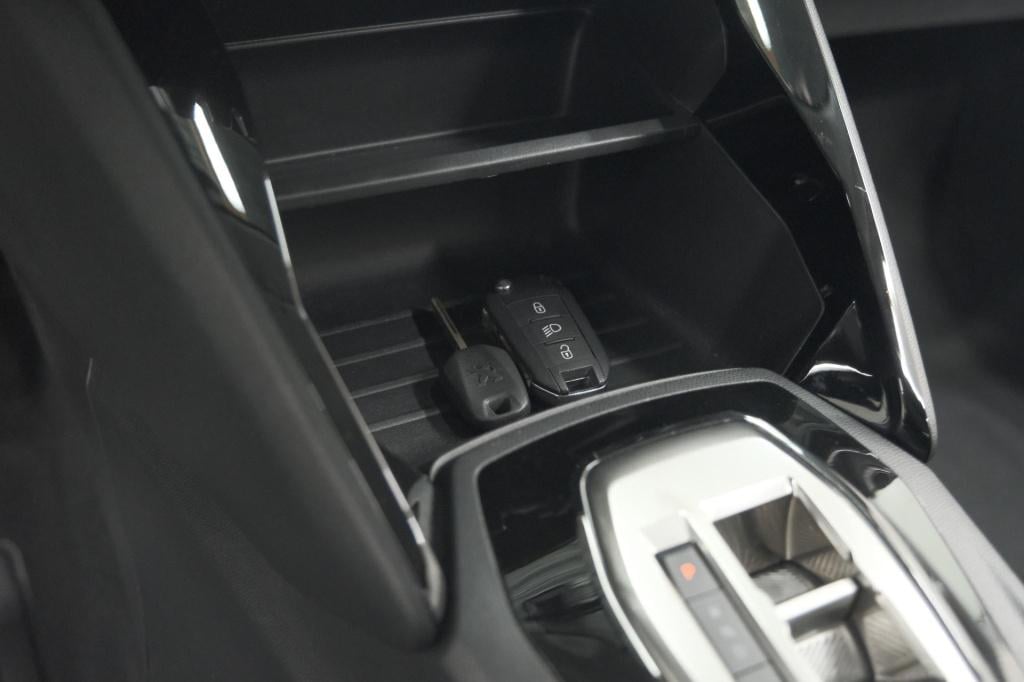 Peugeot 208 puretech 100 eat8 active pack | apple carplay | parkeersensoren