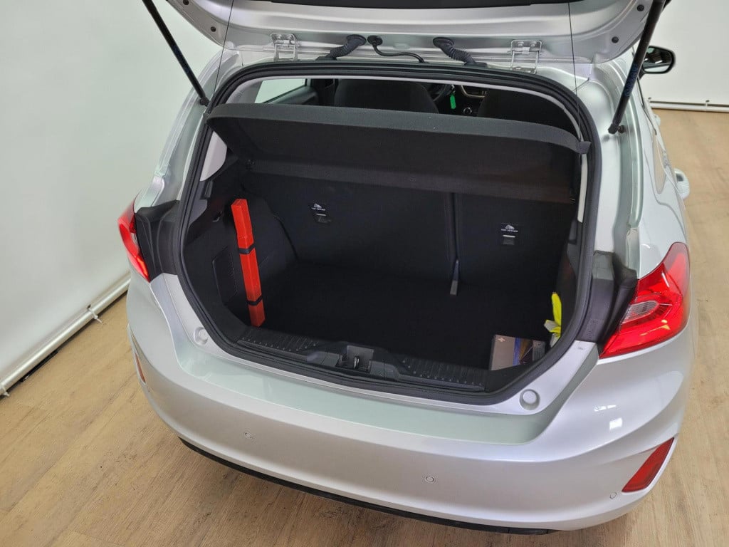 Ford Fiesta 1.1 trend | voorruitverwarming | velgen | cruisecontrol | groot